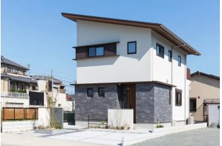 【施工事例 09】モダンな建物を際立たせる機能美の外構