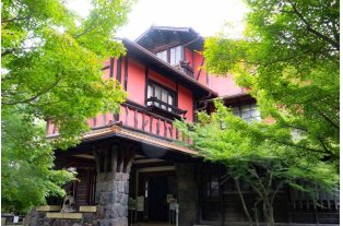 歴史的遺構、揚輝荘聴松閣。様々な催し物も開催